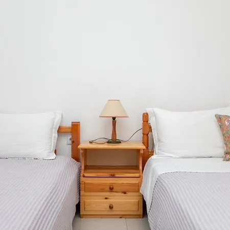 Naxos Apartman *
